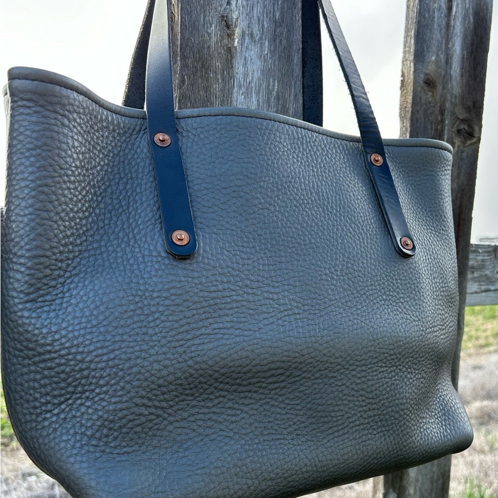 Go Forth Goods Medium Tote in Lead Gray